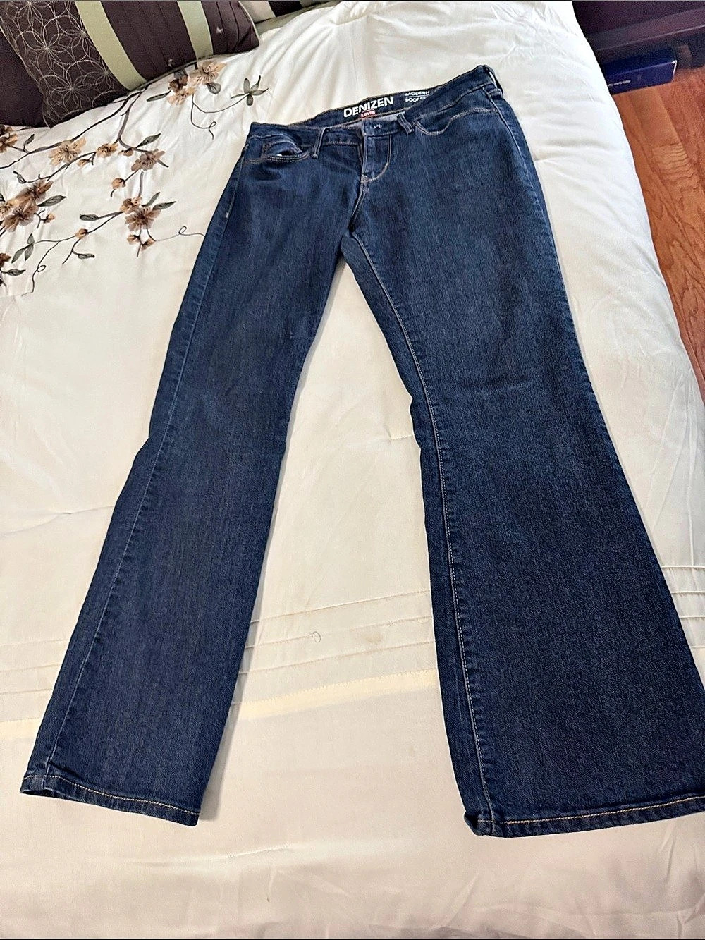 Levi's Denizen Modern Boot Cut Women's Boot Cut Jeans in Blue